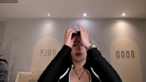 Snapshot of valeriariverax chatting on February 19, 3:50 am Valeria online show from February 19, 3:50 am