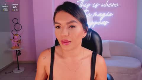 Snapshot of valeriaroldanx chatting on February 25, 3:20 am Valeria online show from February 25, 3:20 am