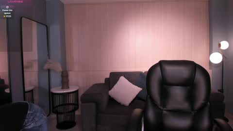 Snapshot of valeriavelvet chatting on April 28, 12:10 pm Vale online show from April 28, 12:10 pm
