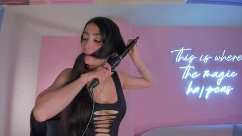 Snapshot of valeriavelvet chatting on June 1, 11:56 am Vale online show from June 1, 11:56 am