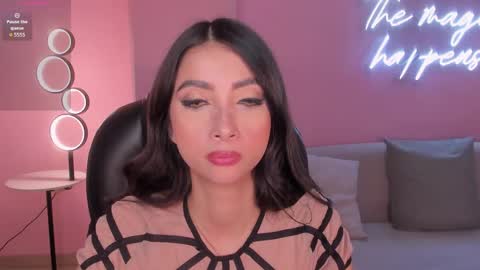 Snapshot of valeriavelvet chatting on June 3, 2:33 pm Vale online show from June 3, 2:33 pm