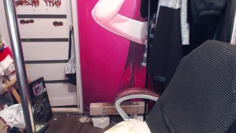 Snapshot of valeriaxkiss chatting on December 7, 6:26 pm ValeriaXKiss online show from December 7, 6:26 pm