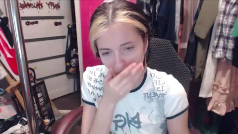 Snapshot of valeriaxkiss chatting on February 4, 6:27 pm ValeriaXKiss online show from February 4, 6:27 pm