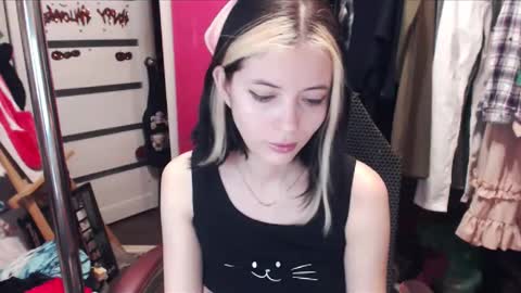 Snapshot of valeriaxkiss chatting on February 14, 1:34 am ValeriaXKiss online show from February 14, 1:34 am