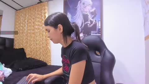 Snapshot of valerie__skinny chatting on June 22, 3:58 am valeri online show from June 22, 3:58 am