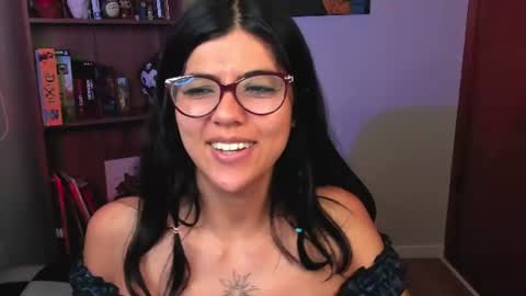 Snapshot of valerie__sky chatting on July 2, 11:44 pm Val online show from July 2, 11:44 pm