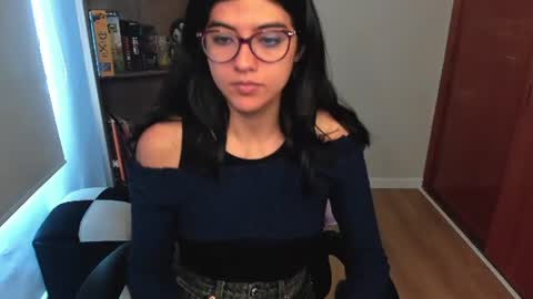 Snapshot of valerie__sky chatting on July 15, 4:23 pm Val online show from July 15, 4:23 pm