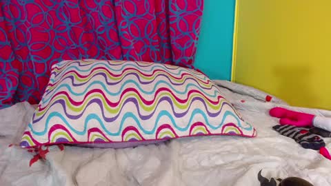 vale online show from March 8, 11:07 pm