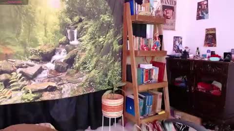 Snapshot of valerie_smile chatting on April 30, 7:47 am Valerie online show from April 30, 7:47 am