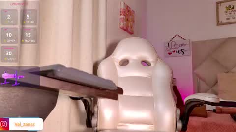 Snapshot of valerie_zans chatting on July 16, 12:05 am valerie_zans online show from July 16, 12:05 am