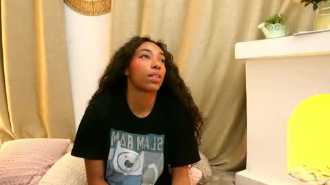 Snapshot of valeriebony chatting on May 14, 4:41 am Valerie Style3 online show from May 14, 4:41 am