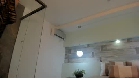 valeriiee21 online show from January 6, 11:29 pm