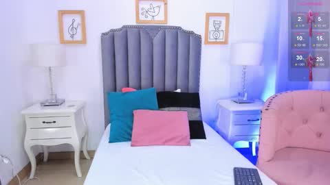   online show from December 4, 11:52 am