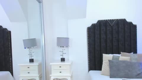   online show from December 9, 11:26 am