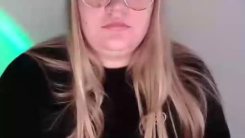 Snapshot of valerivane chatting on November 28, 7:33 am Valery online show from November 28, 7:33 am