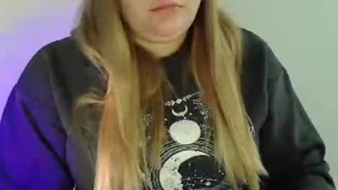 Snapshot of valerivane chatting on December 4, 7:39 am Valery online show from December 4, 7:39 am