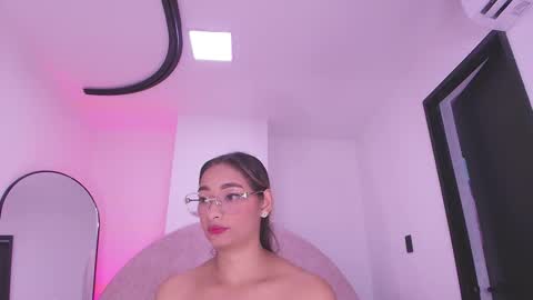 Snapshot of valery_97 chatting on December 17, 3:01 am Valeryn online show from December 17, 3:01 am