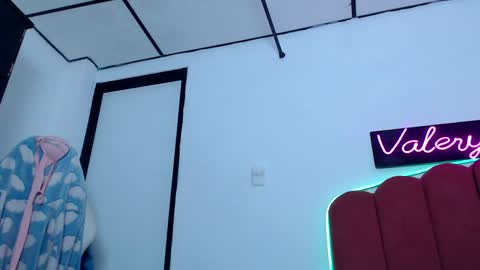 B V Naughty online show from December 6, 11:03 pm