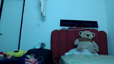 B V Naughty online show from December 17, 10:22 pm