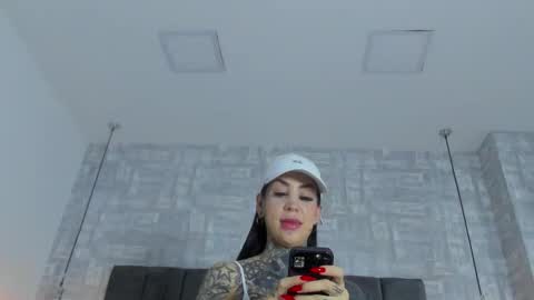 Snapshot of valerykat_ chatting on October 23, 11:09 am valerykat_ online show from October 23, 11:09 am
