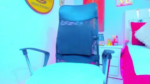 Snapshot of valerysex4u chatting on July 9, 1:59 pm Valery online show from July 9, 1:59 pm