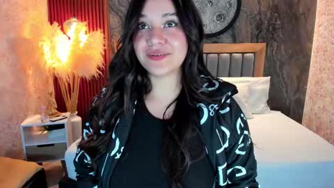 Snapshot of valeryshadey chatting on December 4, 8:06 pm Valerie Shadey online show from December 4, 8:06 pm