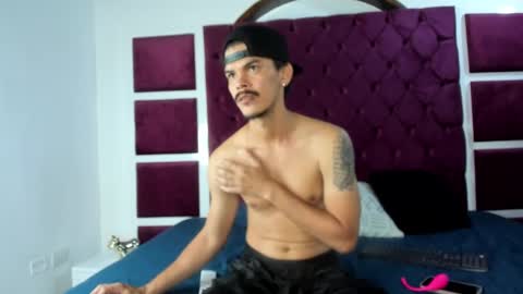 Valery Stonne  online show from September 16, 7:04 pm