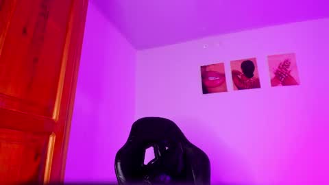 Snapshot of valeryts1 chatting on June 18, 6:34 pm ValeryTs1 online show from June 18, 6:34 pm