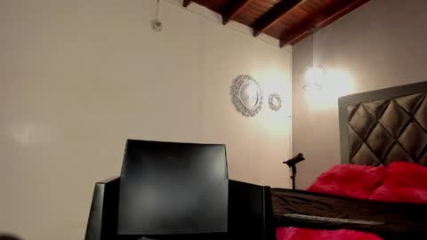 Snapshot of valetino_stonee chatting on June 4, 8:48 pm Valentino online show from June 4, 8:48 pm