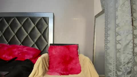 Snapshot of valetino_stonee chatting on June 7, 8:12 pm Valentino online show from June 7, 8:12 pm