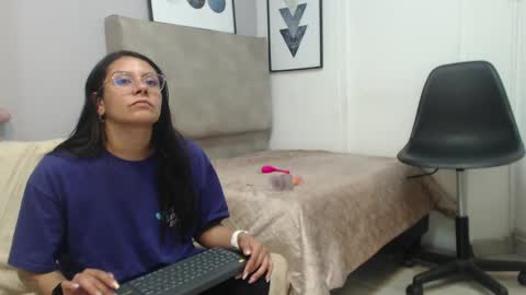 valevicious online show from February 25, 7:47 pm