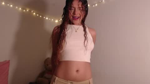 VALIENTE  online show from April 22, 3:31 am