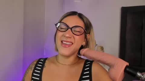 Snapshot of valka_doll chatting on June 25, 7:40 pm valka_doll online show from June 25, 7:40 pm