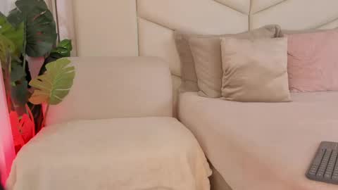 Snapshot of valky_bes chatting on June 7, 11:52 pm ValkyBes online show from June 7, 11:52 pm