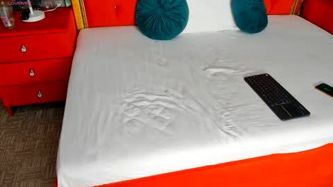 Valerie Val V online show from October 10, 5:39 am