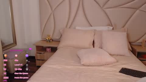 Snapshot of valleryc chatting on December 7, 4:58 pm Vallery online show from December 7, 4:58 pm