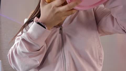 Vallolet Peach  online show from January 8, 11:32 am