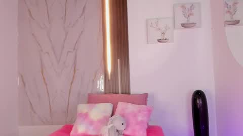 Vallolet Peach  online show from September 28, 12:10 pm