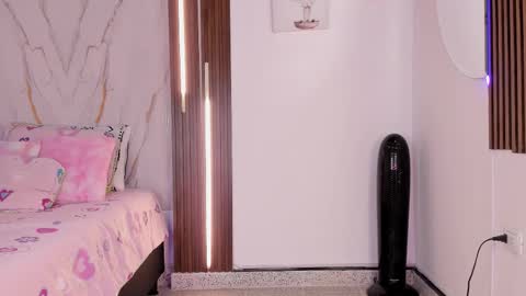 Vallolet Peach  online show from February 20, 12:16 pm