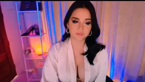 Snapshot of vally7rie chatting on December 4, 6:23 am Vally online show from December 4, 6:23 am