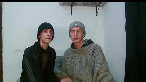 Snapshot of vamp_noah chatting on February 23, 2:40 am Vamp Noah and Dan online show from February 23, 2:40 am