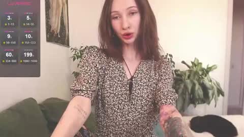 Snapshot of vampire_valentine chatting on April 30, 7:47 am Mollyy Valentine online show from April 30, 7:47 am