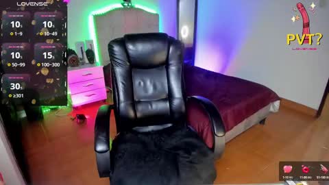 Snapshot of vampirella_crazy chatting on December 6, 4:47 am Valeria online show from December 6, 4:47 am