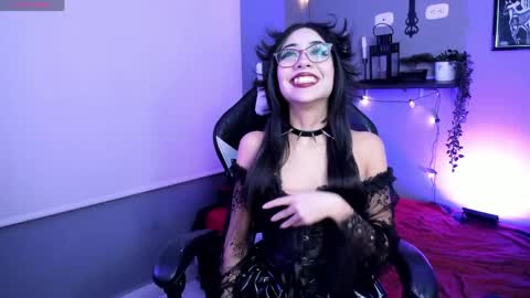 vampy_dolll online show from April 17, 12:13 am