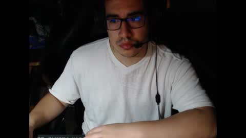 Snapshot of vancoserx111 chatting on May 7, 2:06 am vancoserx111 online show from May 7, 2:06 am