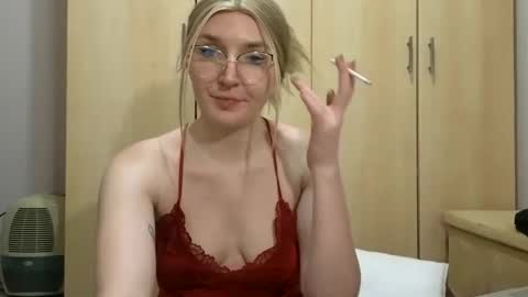 Snapshot of vanda26 chatting on February 3, 8:24 am Vanda online show from February 3, 8:24 am