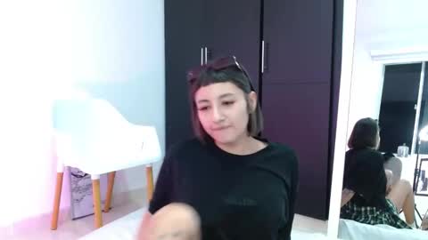 Snapshot of vandalovee chatting on February 15, 7:49 am Babi Alu online show from February 15, 7:49 am