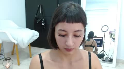 Snapshot of vandalovee chatting on February 17, 9:03 am Babi Alu online show from February 17, 9:03 am