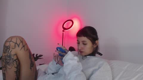 Snapshot of vandalovee chatting on February 25, 6:14 am Babi Alu online show from February 25, 6:14 am