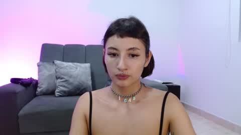 Snapshot of vandalovee chatting on February 27, 5:45 am Babi Alu online show from February 27, 5:45 am